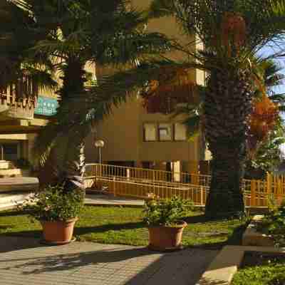 Hotel Residence Ulivi E Palme Hotel Exterior