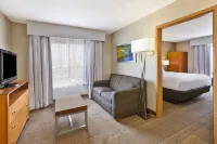 Holiday Inn & Suites Bolingbrook Hotels near Kohl's