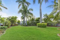 Rockhampton Riverside Central Hotel Official Hotel dekat C.Q. Military & Artifacts Museum