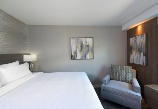 Courtyard Edgewater