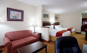 Holiday Inn Express & Suites Lexington-Hwy 378