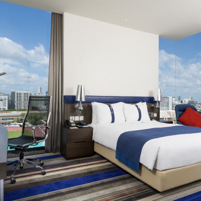 Holiday Inn Express Bangkok Siam An Ihg Hotel Sha Extra Plus Bangkok Updated 22 Room Price Reviews Deals Trip Com