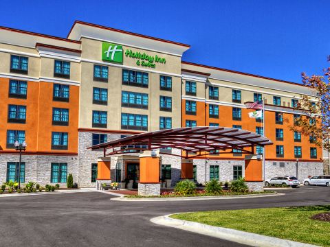 Holiday Inn & Suites Tupelo North