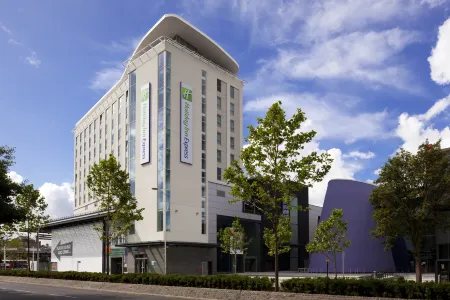 Holiday Inn Express Hull City Centre Отели рядом с достопримечательностью «Университет Халл»