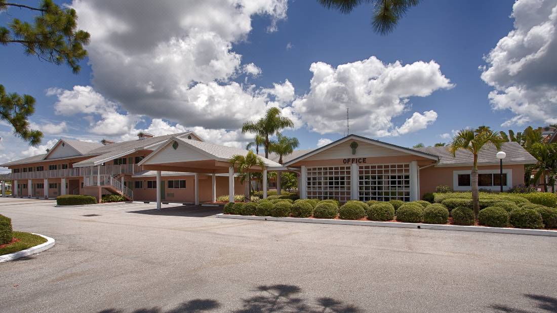 Best Western Port St. Lucie-Port St. Lucie Updated 2022 Room Price-Reviews  & Deals | Trip.com