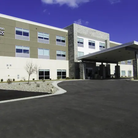 Holiday Inn Express & Suites COLDWATER by IHG
