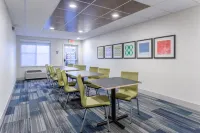 Holiday Inn Express & Suites Scottsburg