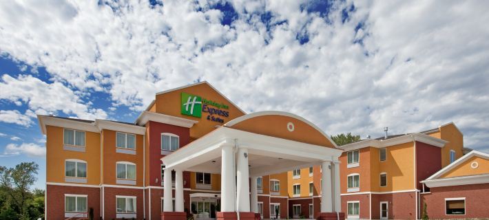Holiday Inn Express & Suites KANSAS CITY SPORT COMPLEX AREA by IHG Hotels in Kansas City