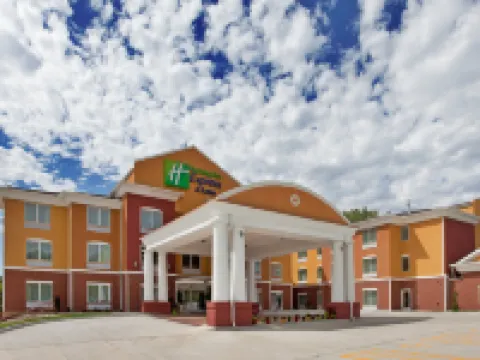 Holiday Inn Express & Suites KANSAS CITY SPORT COMPLEX AREA by IHG Hotels near GEHA Field at Arrowhead Stadium
