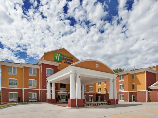 Holiday Inn Express & Suites KANSAS CITY SPORT COMPLEX AREA by IHG