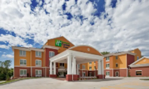 Holiday Inn Express & Suites KANSAS CITY SPORT COMPLEX AREA by IHG โรงแรมใกล้คอฟฟ์แมน สเตเดียม
