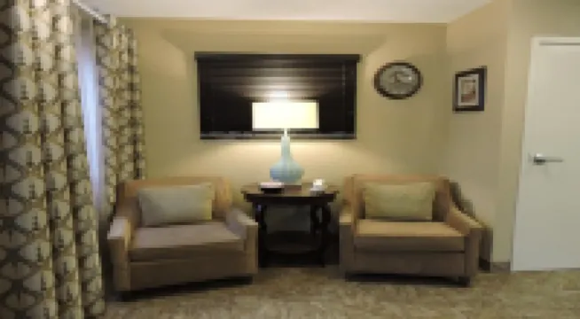 Sonesta Simply Suites Chicago Waukegan