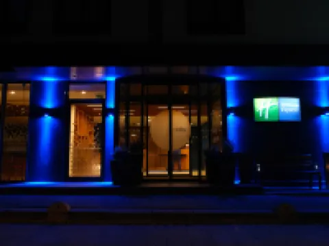 Holiday Inn Express ISTANBUL - ATAKOY METRO by IHG Hotel dekat Yesilkoy Station