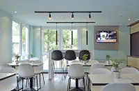 B&B HOTEL Berlin-Dreilinden - breakfast