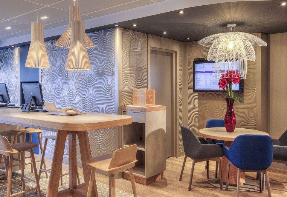 Mercure Nice Promenade des Anglais의 해변 전망