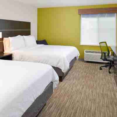 Holiday Inn Express Wixom Rooms