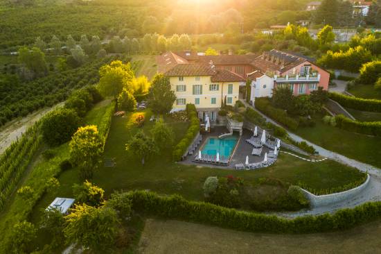 Relais Villa d'Amelia-Benevello Updated 2022 Room Price-Reviews & Deals |  Trip.com