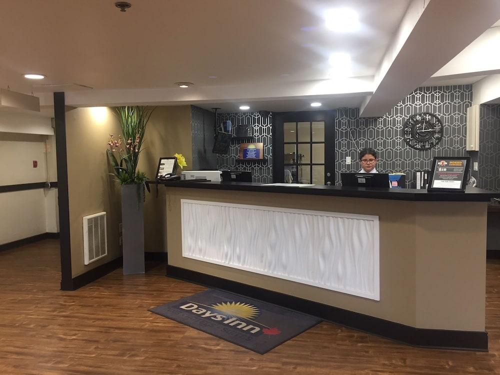 Days Inn & Suites by Wyndham Sault Ste. Marie on