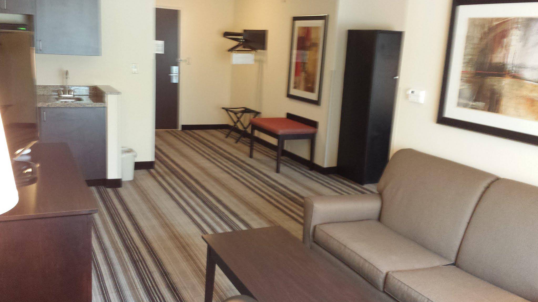 Holiday Inn Express & Suites Cambridge, an Ihg Hotel