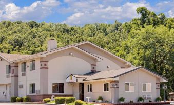 Super 8 by Wyndham Elkins
