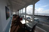 The Royal Clarence Hotel (on the Seafront) Hotels in West Huntspill