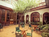 La Casa Roja Hostel Hotels near Parque Quinta Normal
