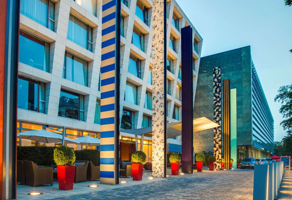 Radisson Blu Media Harbour Hotel, Düsseldorf - Valoraciones de hotel de 4  estrellas en Dusseldorf