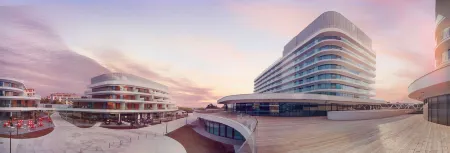 Radisson Blu Resort Swinoujscie Отели рядом с достопримечательностью «Свиноуйсьценский маяк»