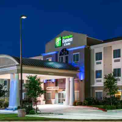 Holiday Inn Express & Suites Cotulla Hotel Exterior