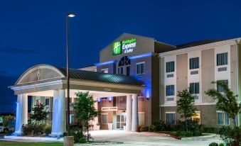 Holiday Inn Express & Suites Cotulla