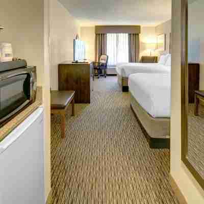 Holiday Inn Express & Suites Emporia Rooms