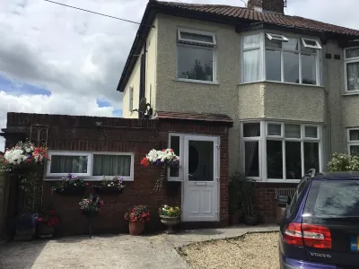 House with 4 Bedrooms in Warminster , with Enclosed Garden and Wifi