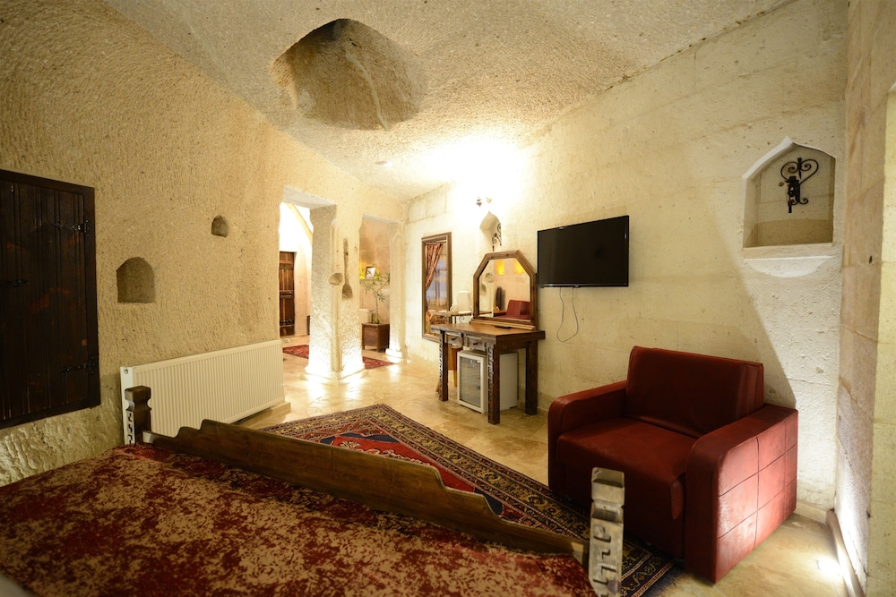 Roma Cave Suite