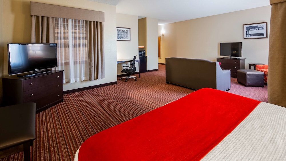 Best Western Plus Bradbury Inn and Suites