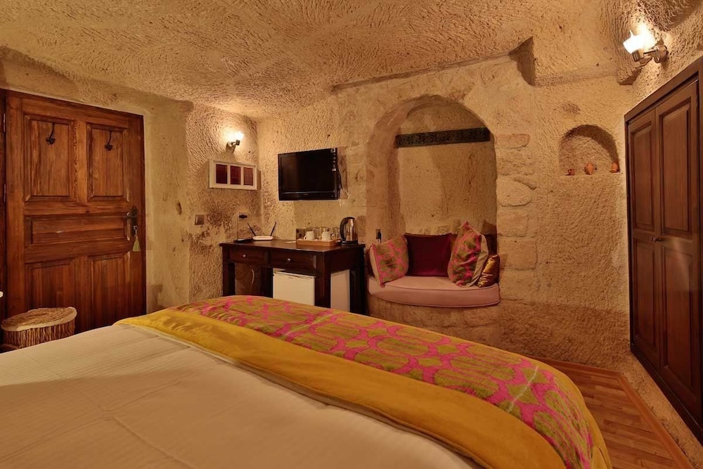 Elaa Cave Hotel