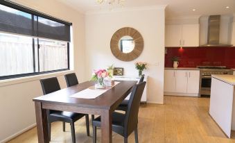 7 Bedrooms House for Big Group - Housity