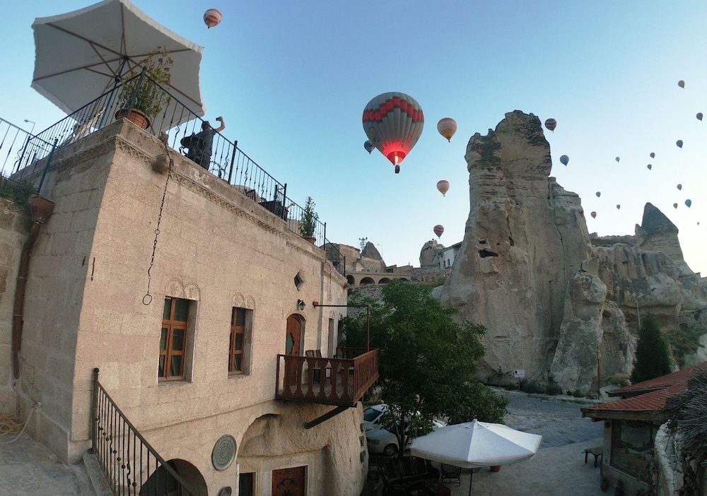 Grand Cave Suites