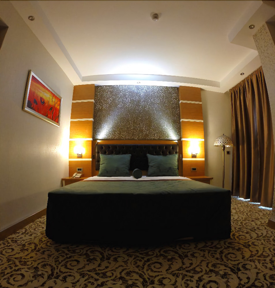 Malahit Exclusive City Hotel