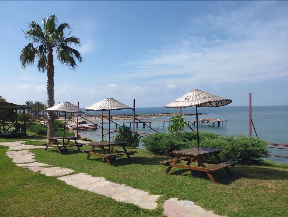 Oz Hotels İncekum Beach Resort