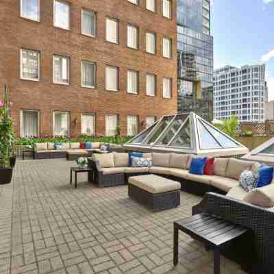 Vogue Hotel Montreal Downtown, Curio Collection by Hilton Hotel Exterior