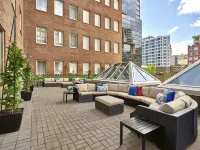 Vogue Hotel Montreal Downtown, Curio Collection by Hilton