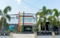 OYO 1559 Pondok Garuda Guest House Hotels in South Palu
