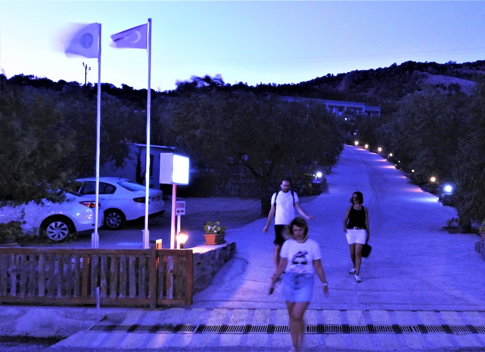 Assos Nazan Motel Restoran Beach