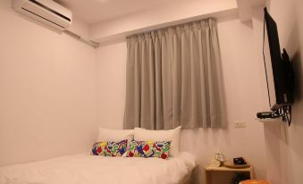 Fengjia Base14 Hostel