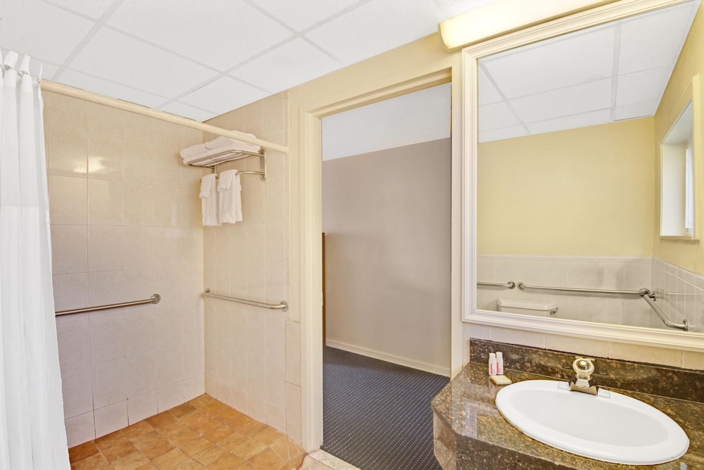 Super 8 by Wyndham Milford/New Haven