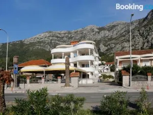 Fashion Beach Apartments