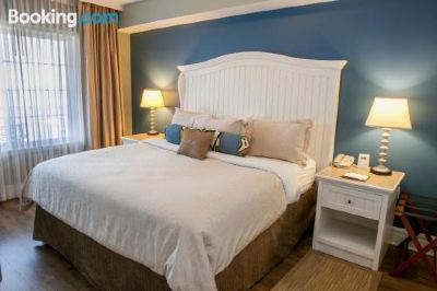 King Suite with Sofa Bed Watkins Glen Harbor Hotel Photo