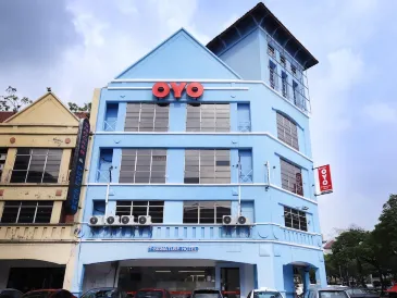 OYO 43963 T Signature Hotel