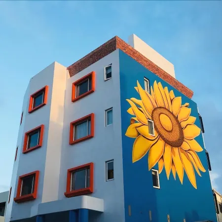 Sunflower Homestay Отели рядом с достопримечательностью «Национальный пейзаж Чуйху»