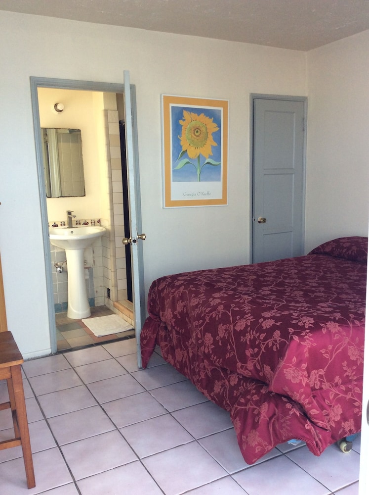 Pavilions Motel